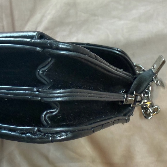 NWOT Elegant Black Quilted Women's Bag - Picture 3 of 7